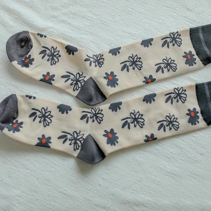 Retro-herbst-winter-baumwollstricksocken Mit Blumenmuster