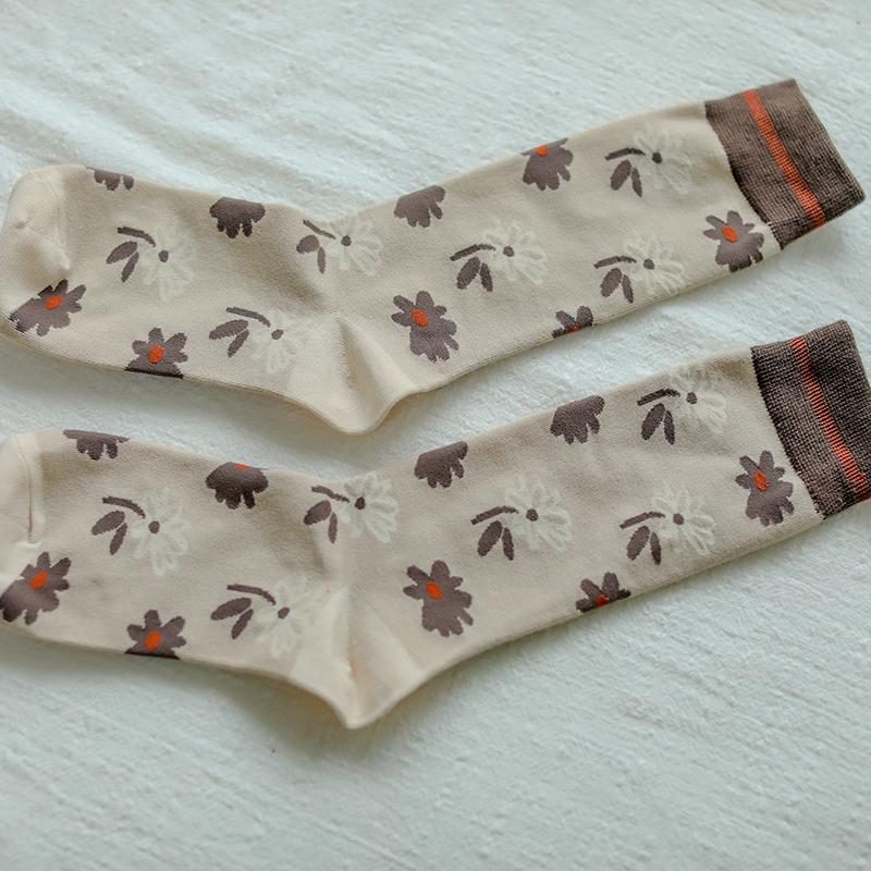 Retro-herbst-winter-baumwollstricksocken Mit Blumenmuster