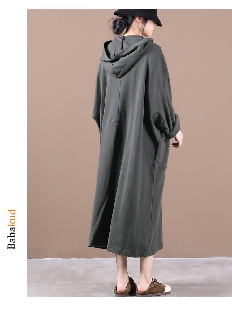 Mittellanges Pullover-sweatshirtkleid Mit Kapuze Und Einer Tasche Herbst