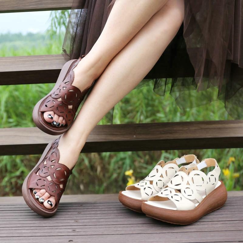 Damen-sandalen Aus Leder Mit Hohlem Dickem Boden Und Retro-plateau