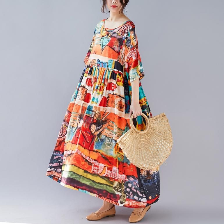 Kurzärmliges Sommerkleid Mit Abstraktem Muster Und Geraffter Taille