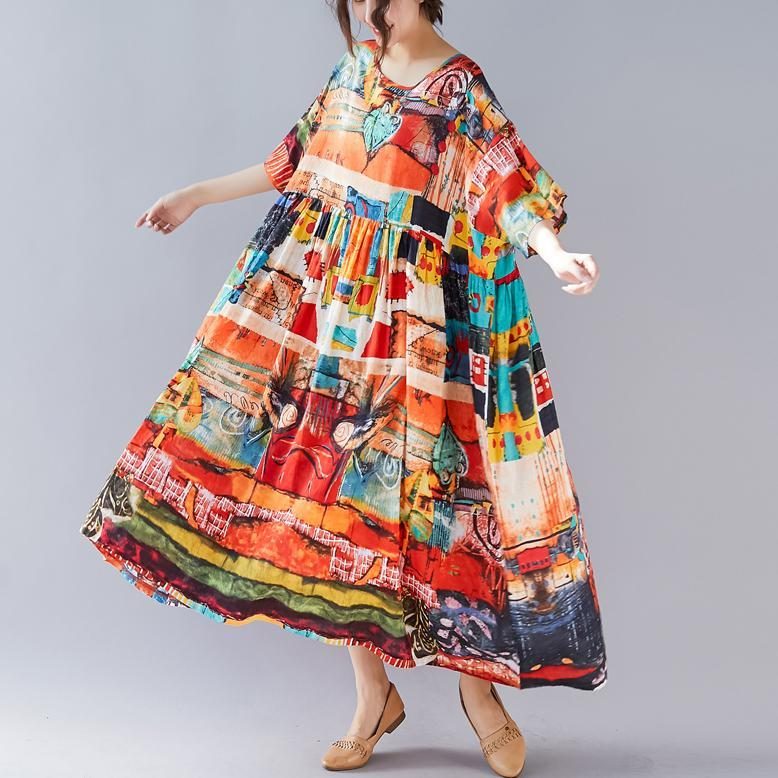 Kurzärmliges Sommerkleid Mit Abstraktem Muster Und Geraffter Taille