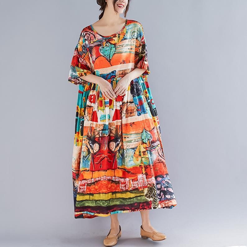 Kurzärmliges Sommerkleid Mit Abstraktem Muster Und Geraffter Taille