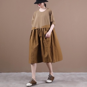 Langärmliges Herbstkleid Mit Einer Tasche