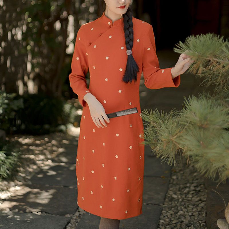 Orangefarbenes Cordkleid Mit Retro-blumenstickerei