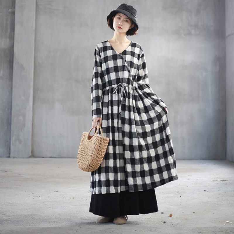 Swing-kleid Aus Kariertem Leinen Mit V-ausschnitt