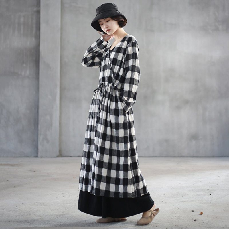 Swing-kleid Aus Kariertem Leinen Mit V-ausschnitt