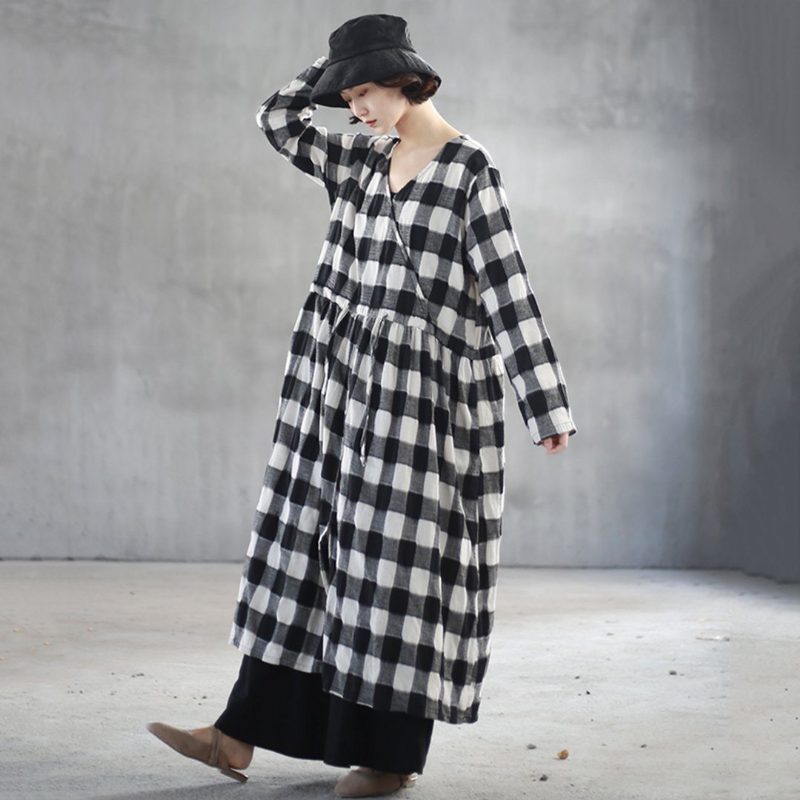 Swing-kleid Aus Kariertem Leinen Mit V-ausschnitt