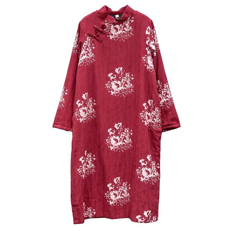 Verdicktes Kleid Mit Scheibenknöpfen